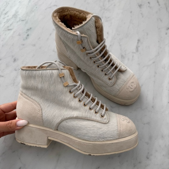 Chanel Pony Hair Ankle Boot Shearling Lace Up 38 1/2 Virginie Viard 2022 F/W - Picture 5 of 13